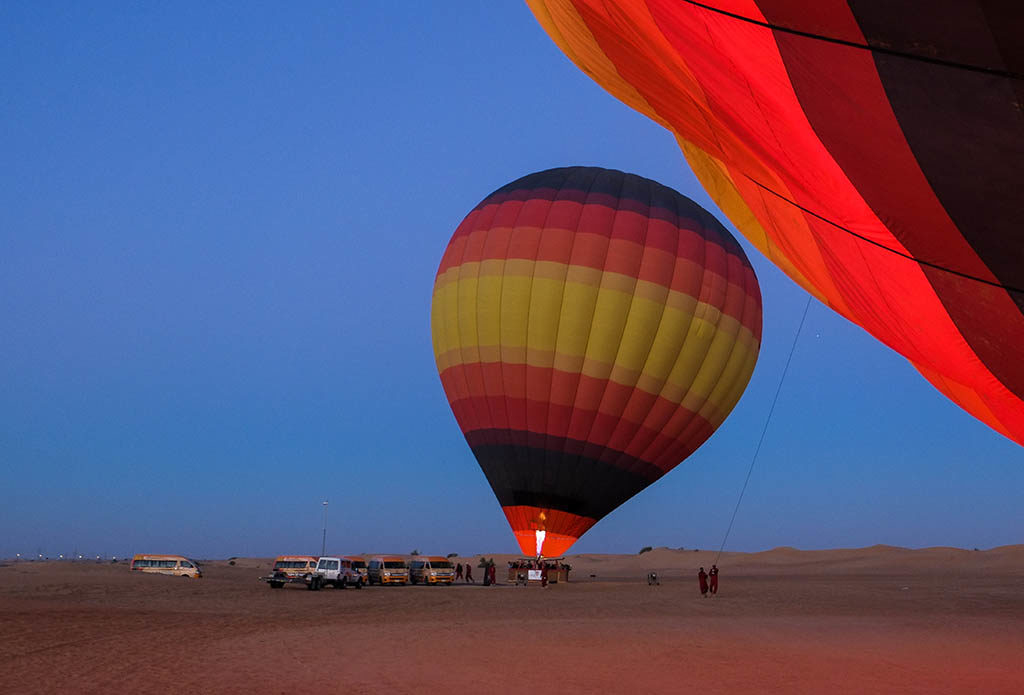 Soaring Above the Sands: A Hot Air Balloon Adventure in Dubai