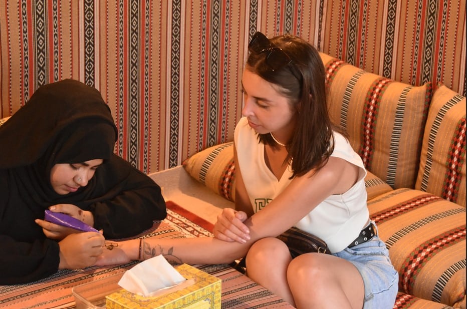 henna painting in Desert