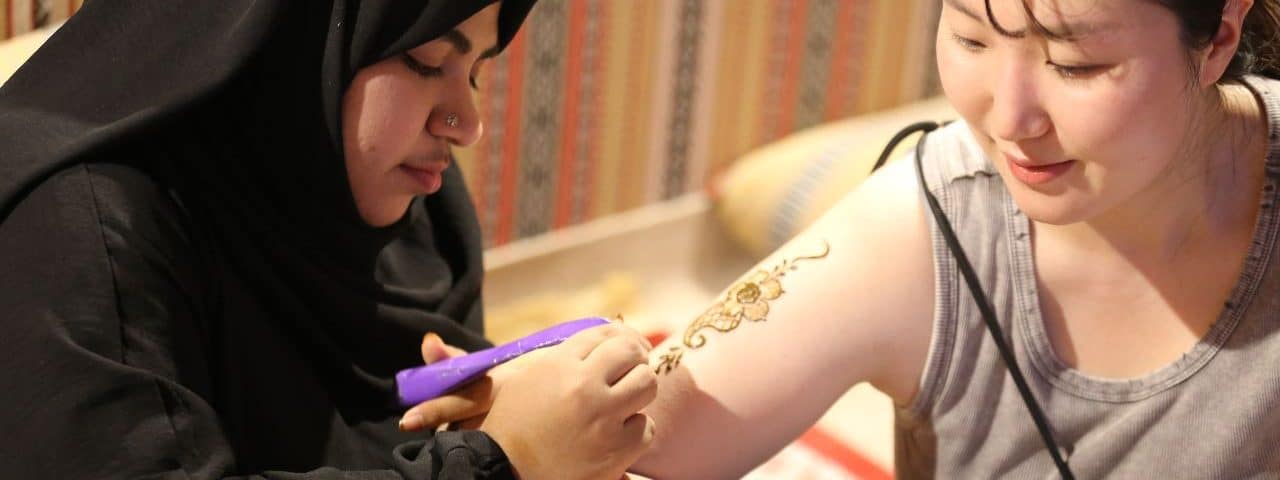 henna painting